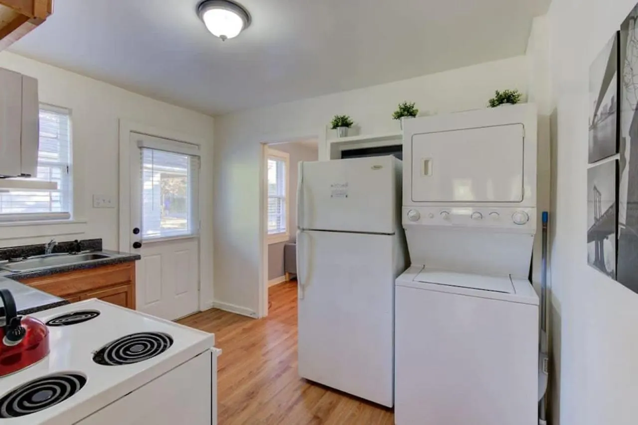Gated Cottage Walking Distance To Overton Square メンフィス アパート