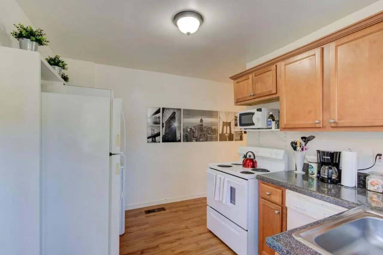 Gated Cottage Walking Distance To Overton Square メンフィス