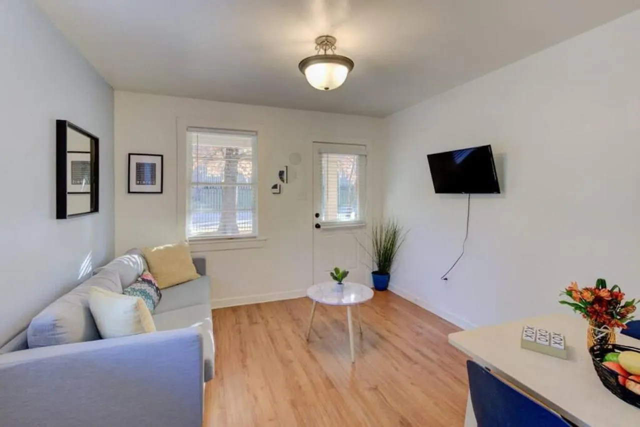 Gated Cottage Walking Distance To Overton Square メンフィス アパート